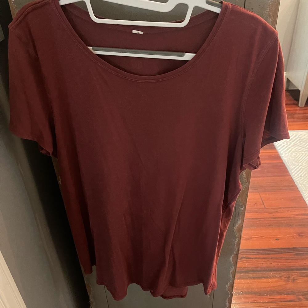 lululemon athletica Maroon Short Sleeve Tee